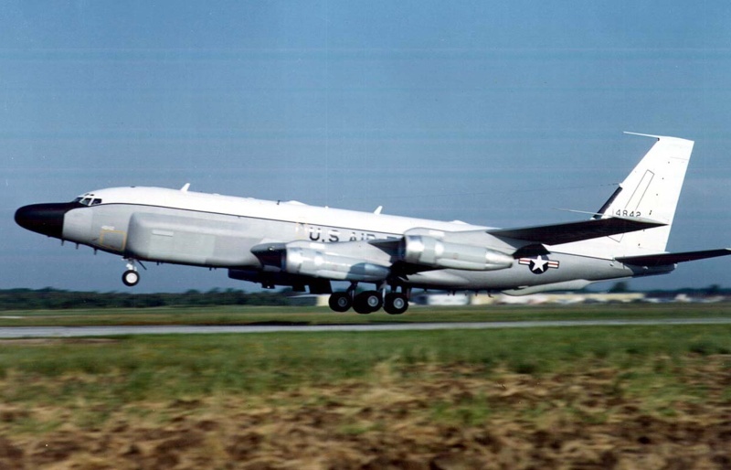    Американский самолёт-разведчик в течение минувшей ночи летал в районе Сочи и Крыма