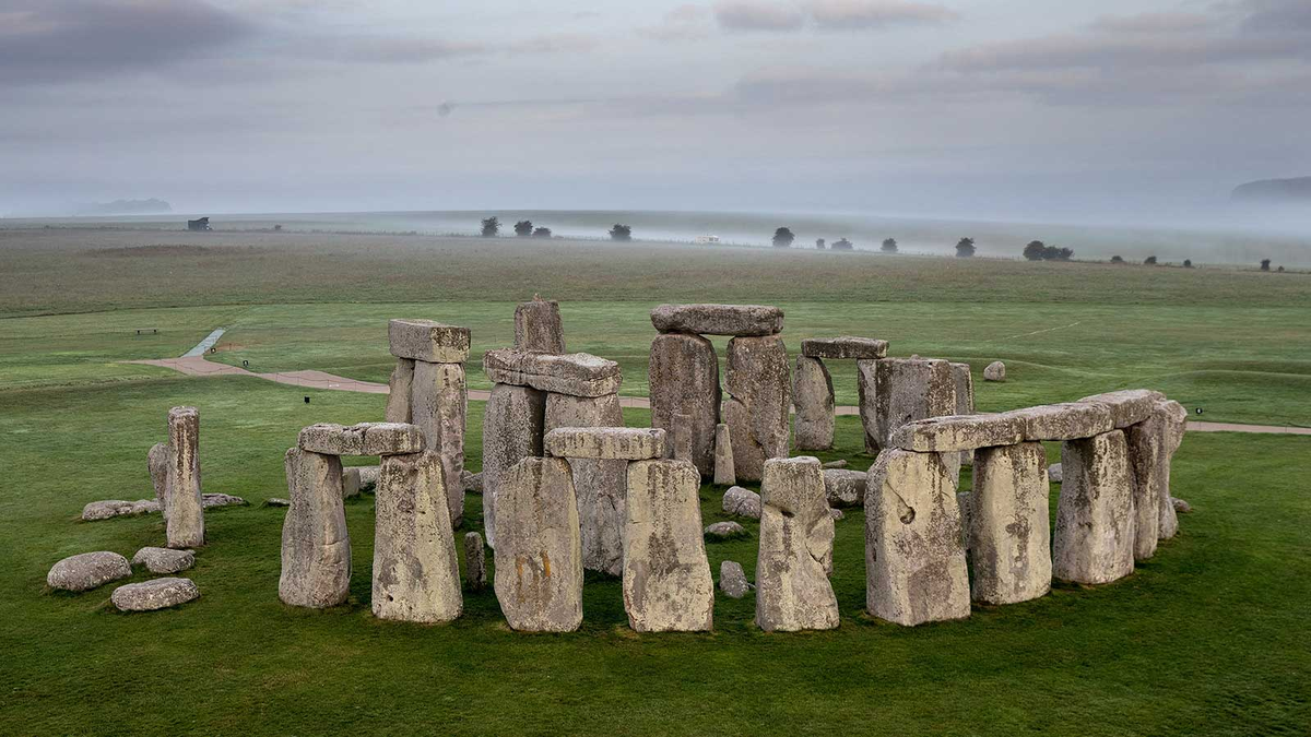 Стоунхендж: удивительная загадка древней Британии, мегалитический комплекс, происхождение и назначение которого озадачивает учёных и туристов до сих пор, (источник: rbc.ru)