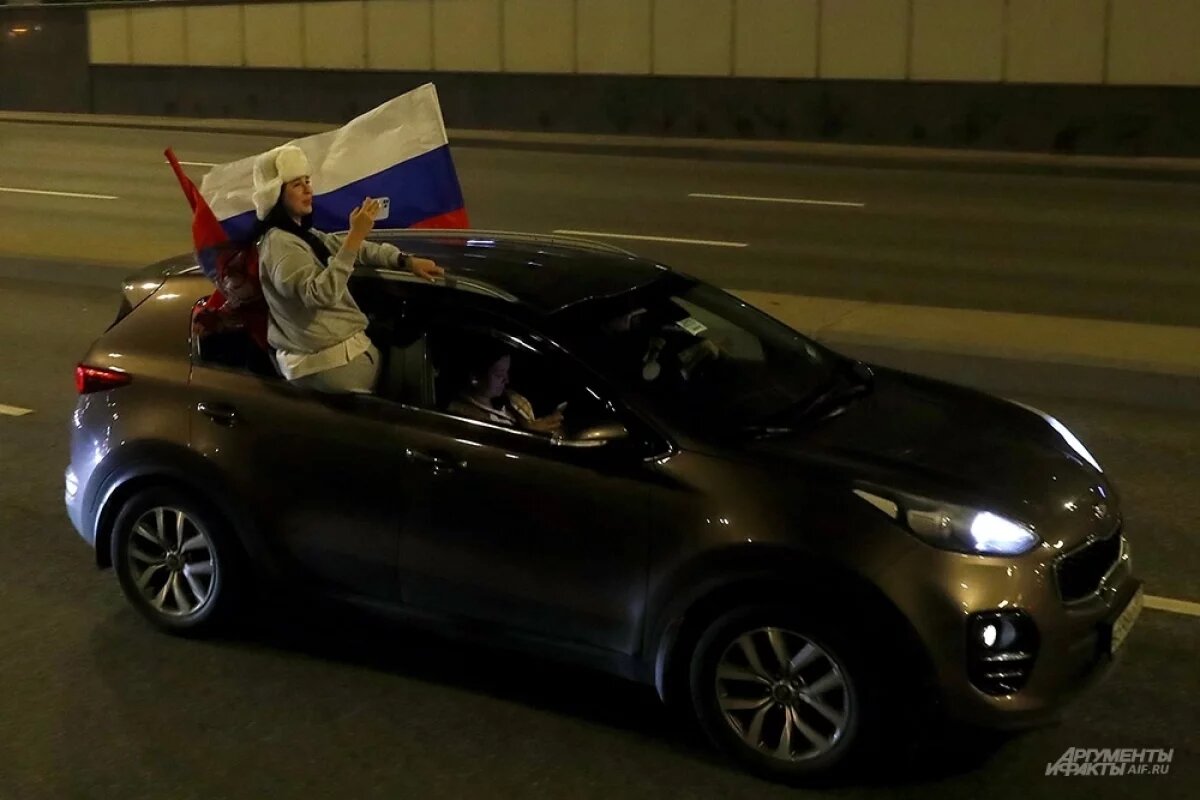    В Лангепасе устроили автопробег в честь государственного праздника