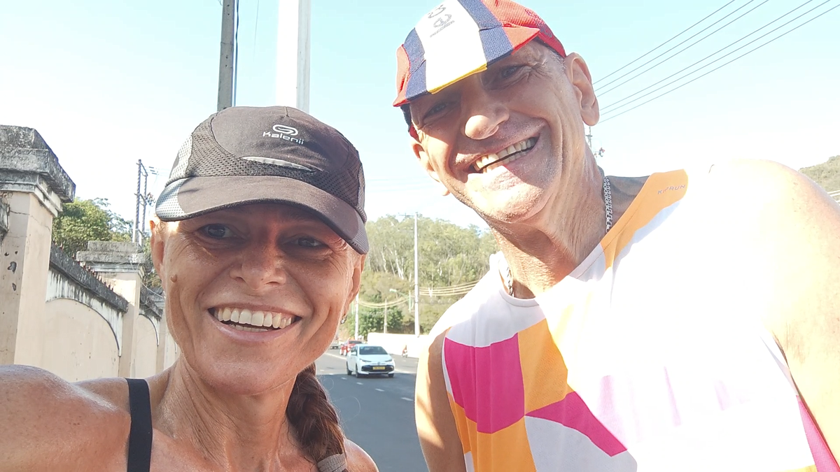 Два оленя ищут способ умереть в тропиках ))