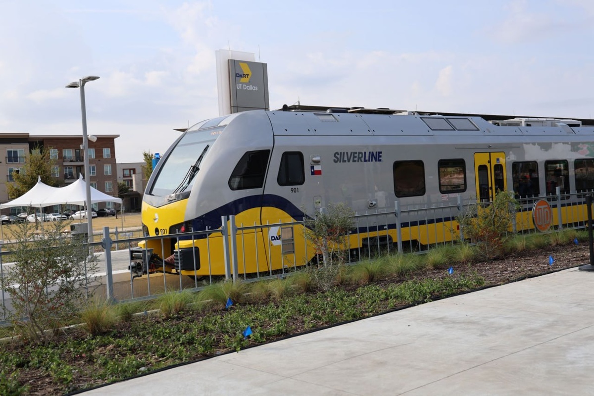  Дизель-поезд Stadler FLIRT для DART. Источник: Richardson Texas