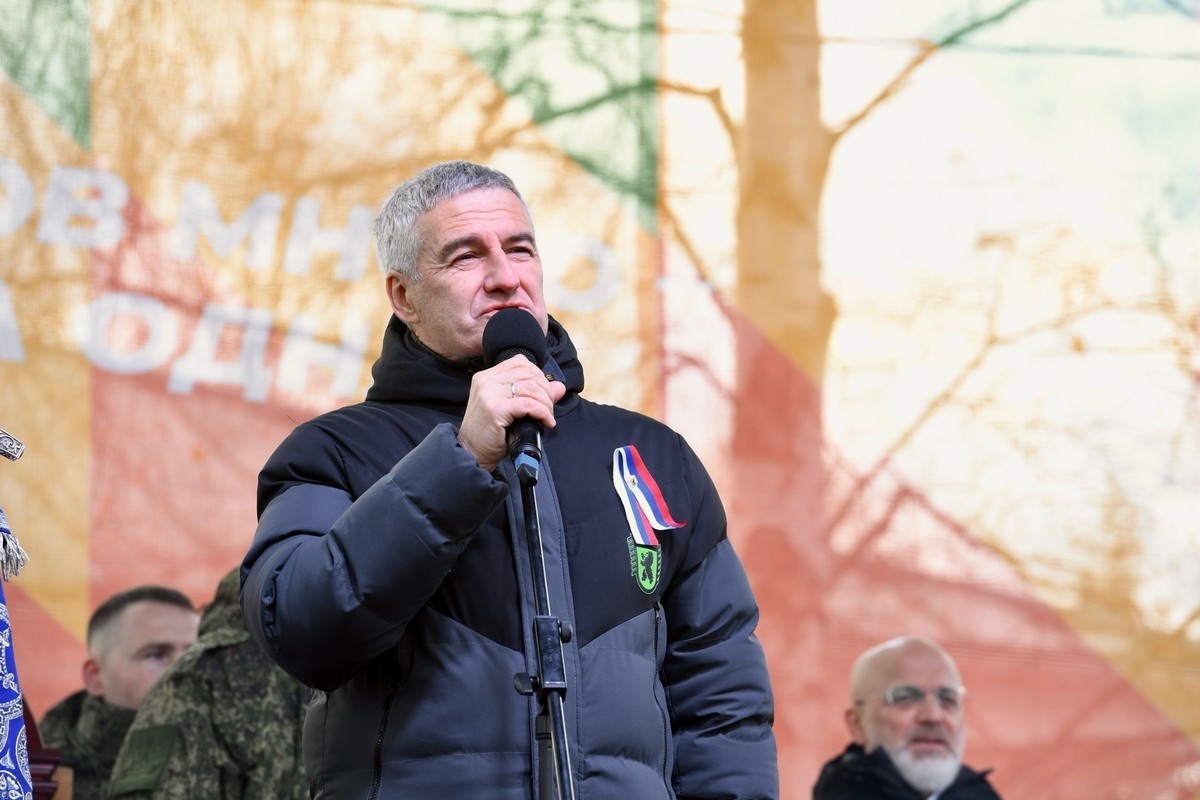    Артур Парфенчиков на митинге-концерте в День народного единства в Петрозаводске. Фото: «Республика»/Оксана Кудряшова