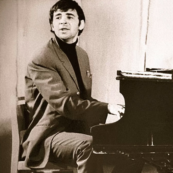 Илья Олейников