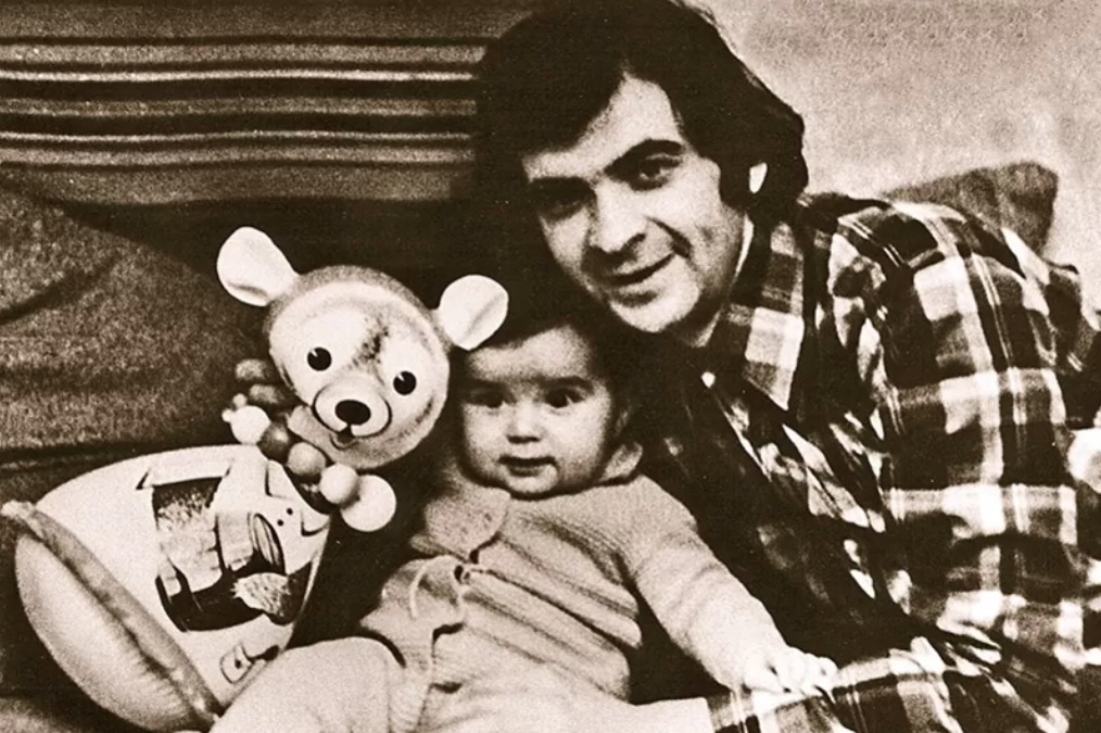 Илья Олейников с сыном