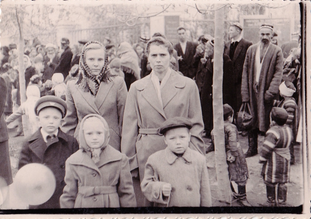 День 7-го ноября в г. Ленинабаде 1961 год.