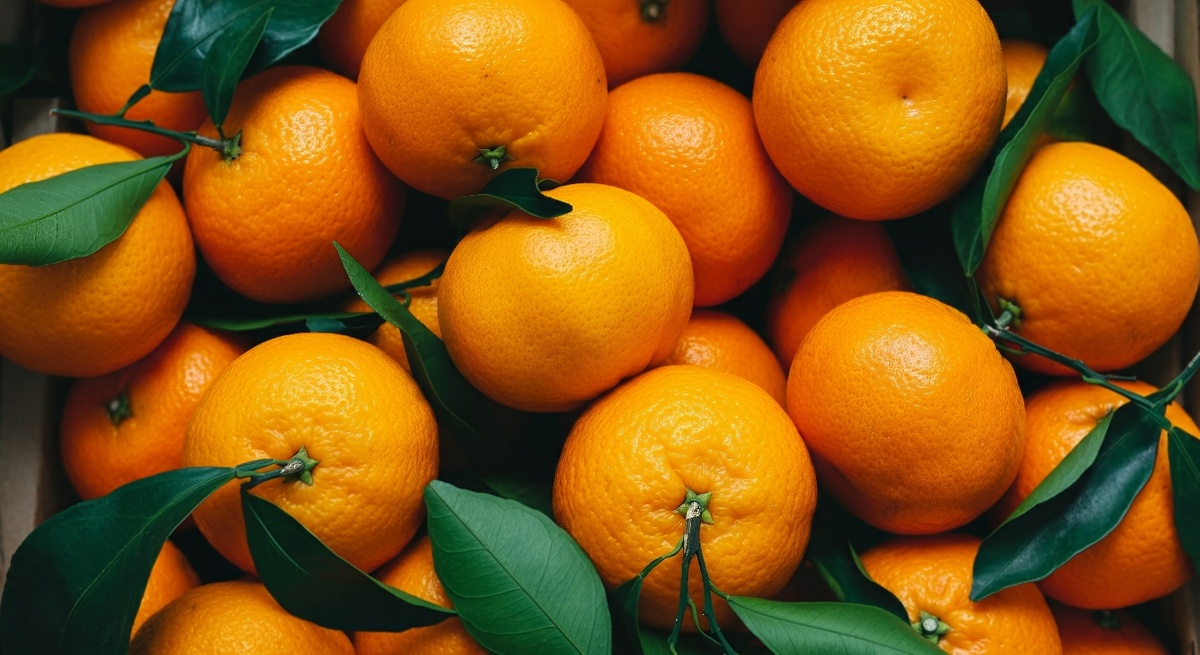     Фото: mamadayang75/Shutterstock/FOTODOM Каждый россиянин в среднем съедает до 100 мандаринов в год