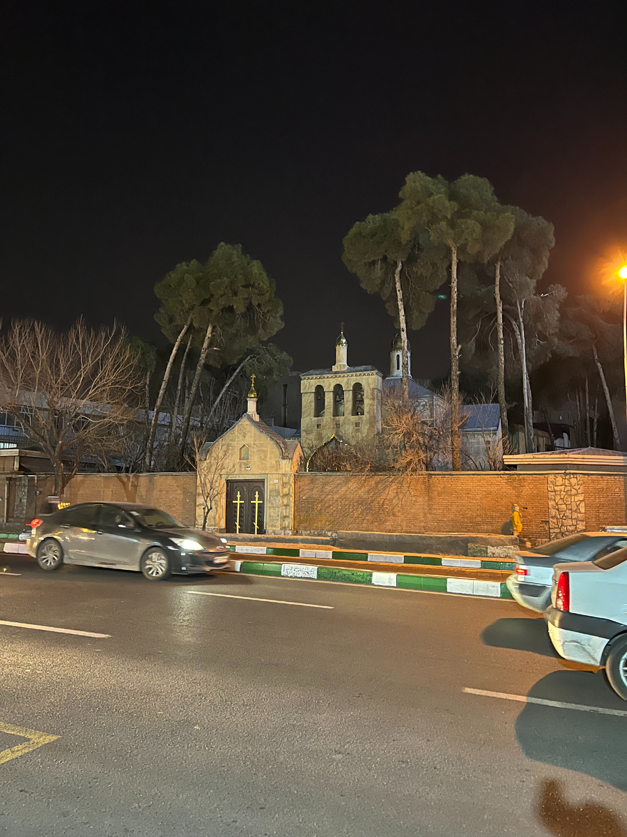 По пути: Необычно было в Иране увидеть христианскую церковь