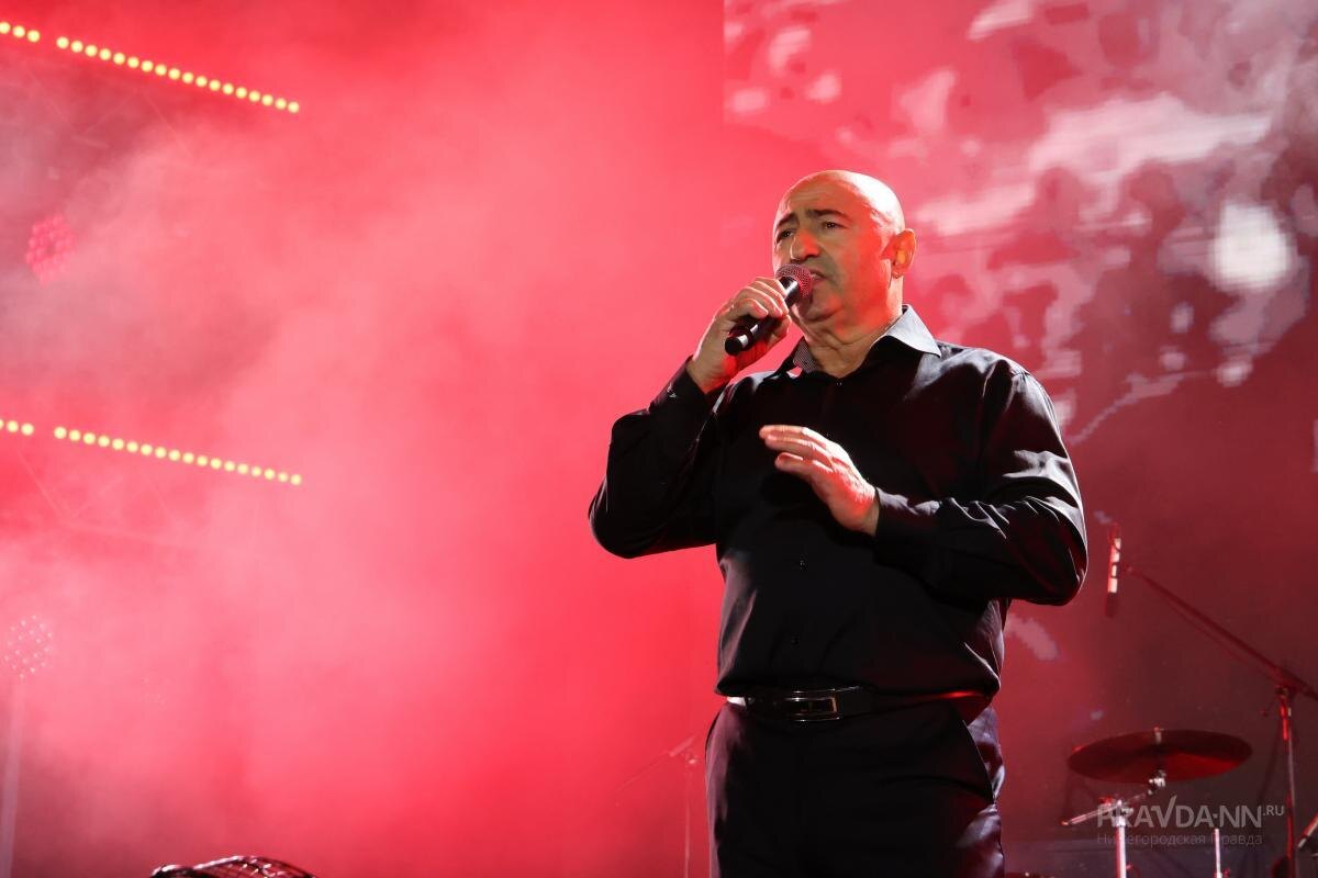    Сегодня он ее презентует вместе с певцом SHAMAN на сцене наццентра \