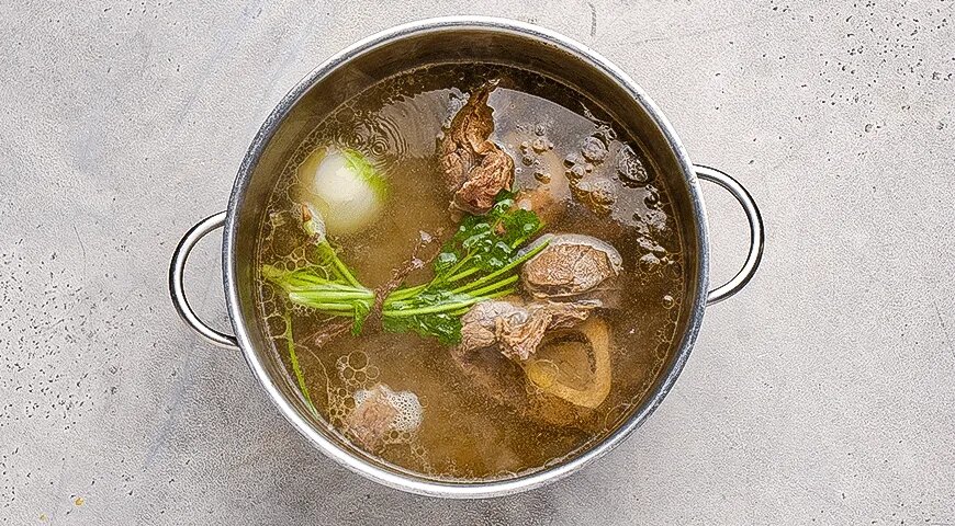 Харчо с орехами и ткемали (Фото: gastronom.ru)