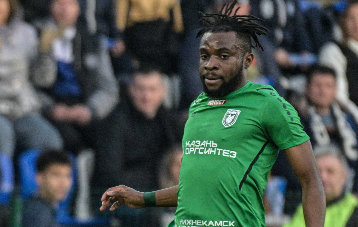    Полузащитник "Рубина" Угочукву Иву  Пресс-служба "Оренбурга"/ТАСС