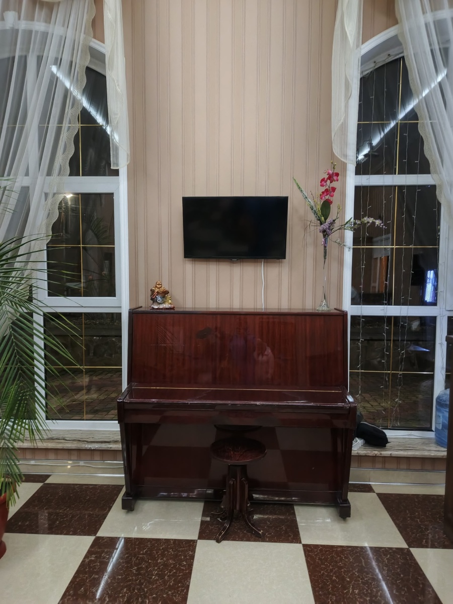 Ресепшн.Листайте