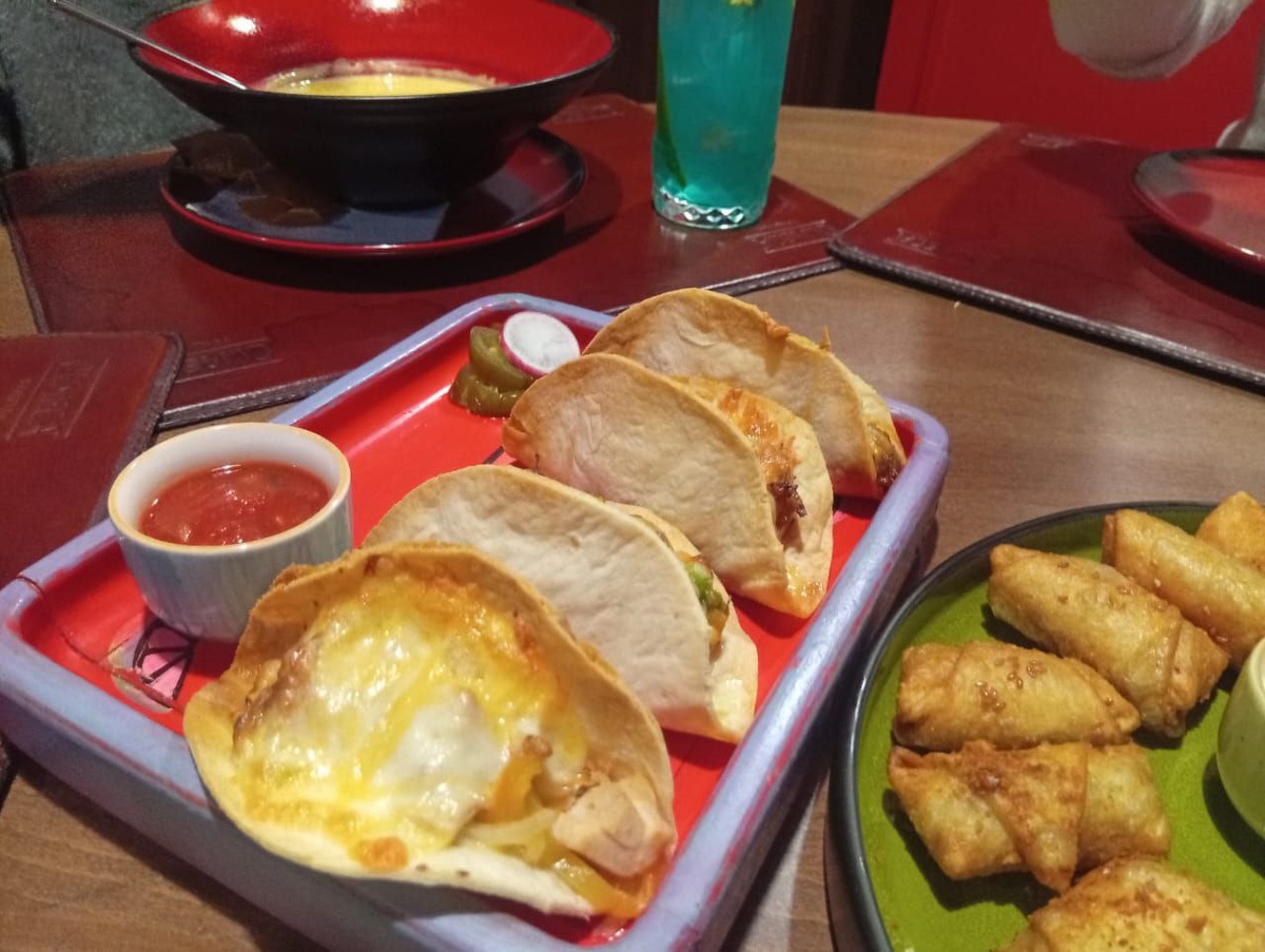 Хлеба и зрелищь. Ничего не меняется.