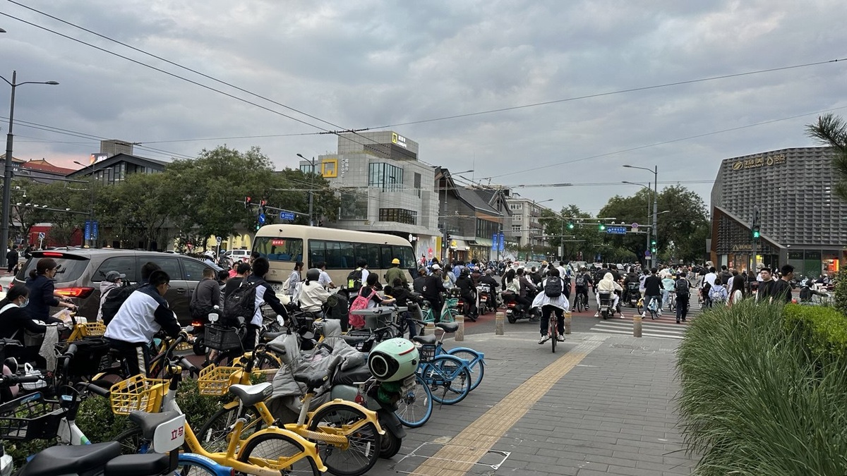 Можно арендовать скутер или велосипед. Но без навыков вождения по Пекину я бы не рискнула пользоваться этим транспортом. (Источник: личный архив автора)