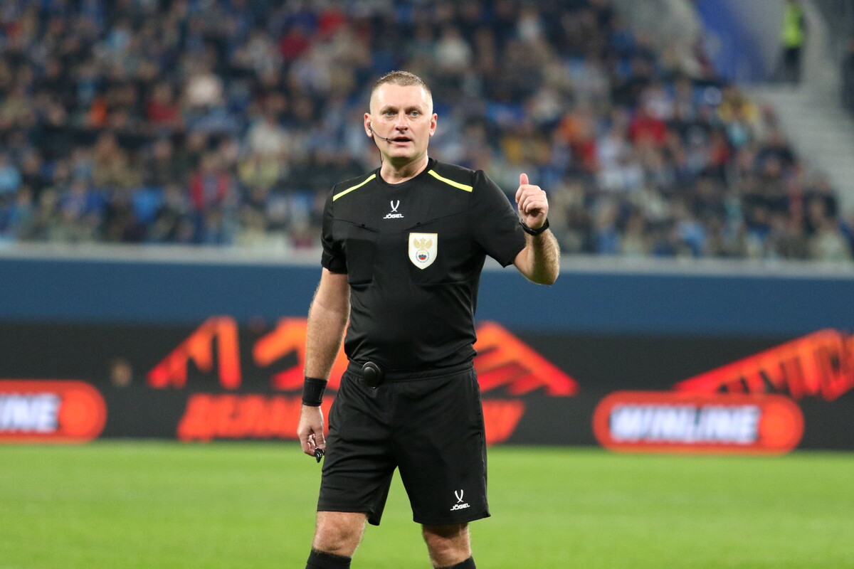 Арбитр Артём Чистяков, Фото: Максим Константинов, P1spb.ru