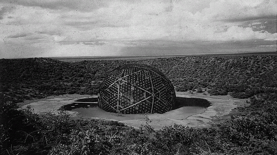 Реальное фото Объекта 440. Начало дематериализации перед погружением в землю.