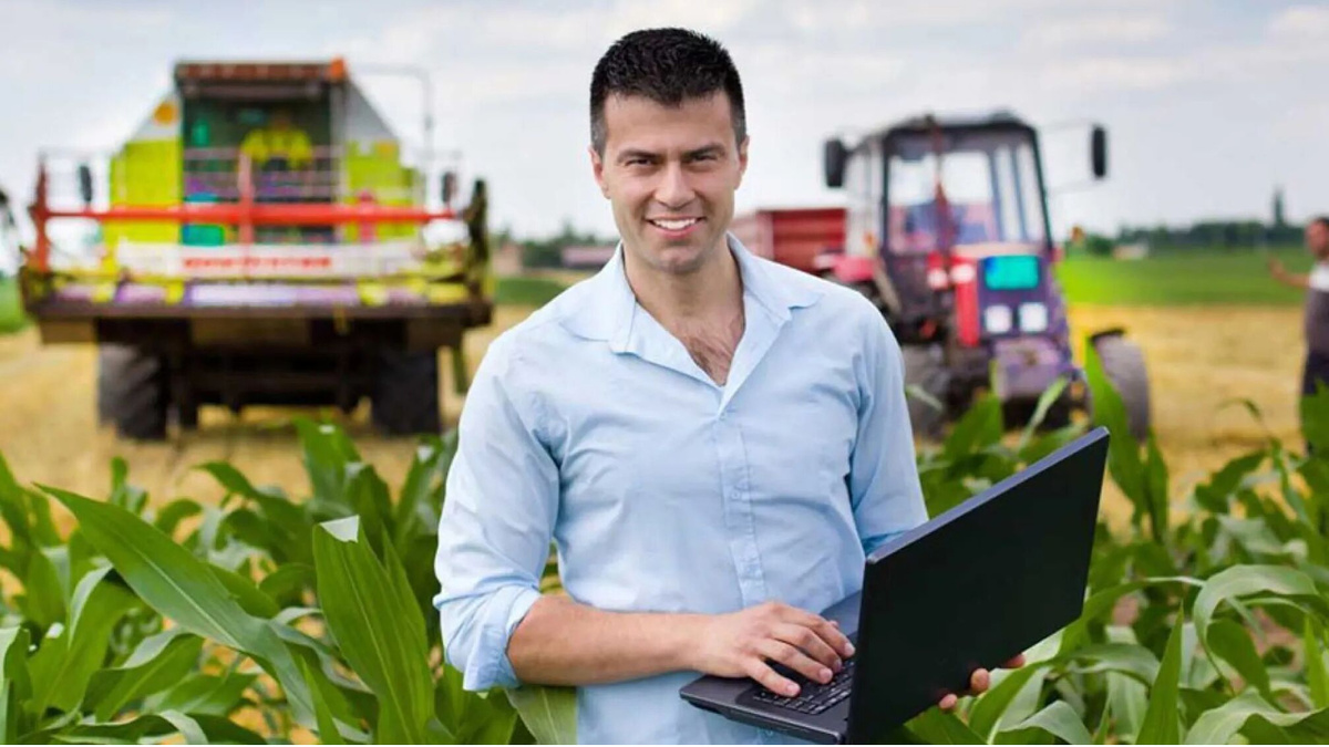 Рабочий или офисный специалист — кто заслуживает больше?