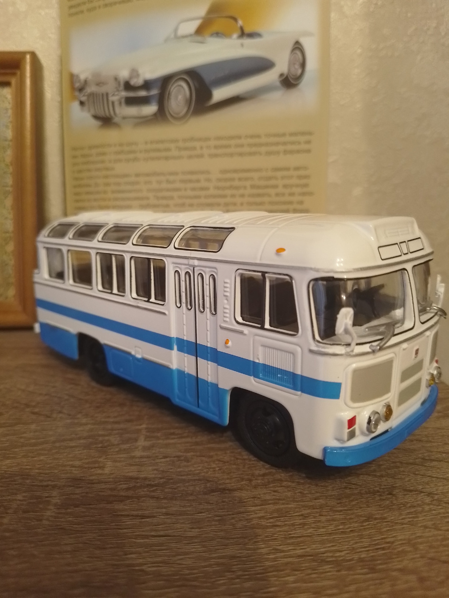 Вид модели сбоку с ширмовыми дверьми.