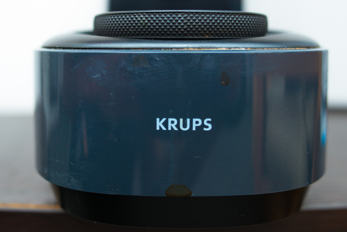 Имя бренда на корпусе. Извиняюсь за пятна. Не заметили....