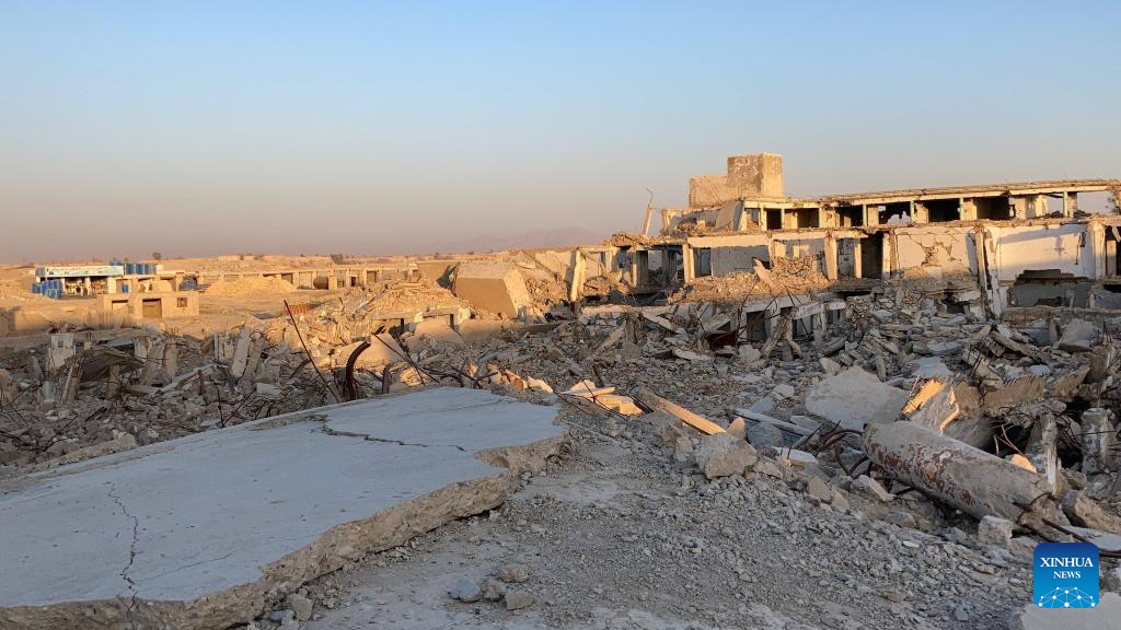 Рынок и разрушенные здания в районе Сангин (последствия ударов/обстрелов).