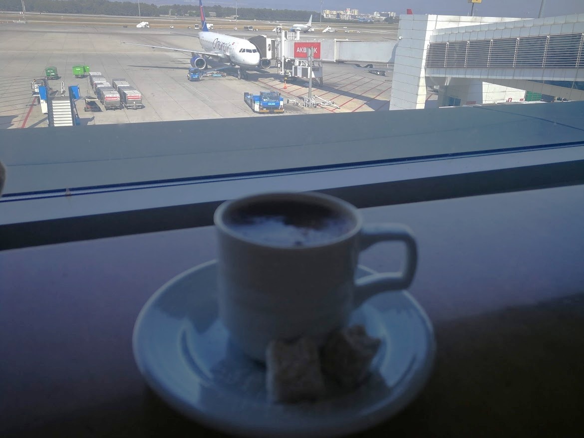 Как же хорошо, когда минуты перед вылетом наполнены вот такими моментами, а не конфликтами с представителями авиакомпании. 