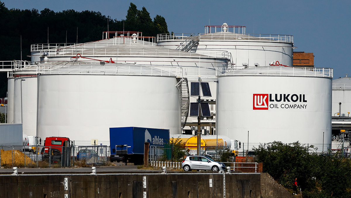   Stephanie Lecocq / EPA / TASS