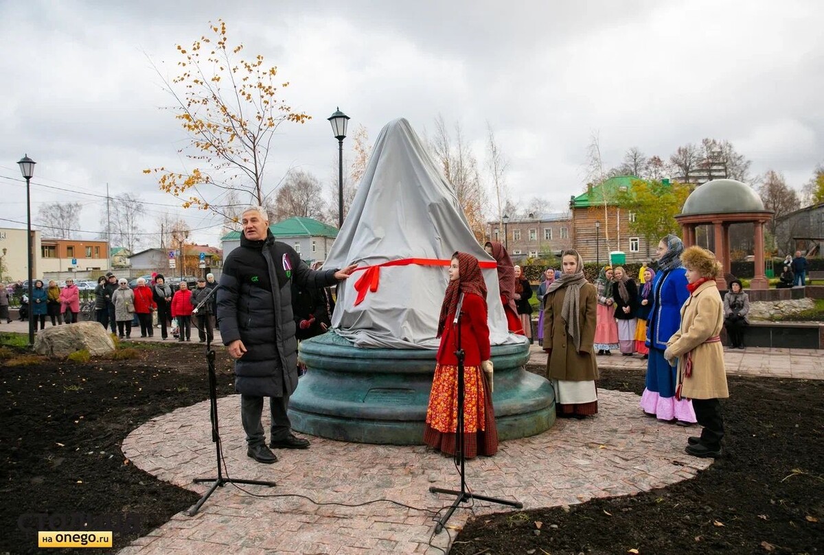    Памятник поэтессе Ирины Федосовой торжественно открыли в Петрозаводске© Людмила Корвякова, Столица на Онего