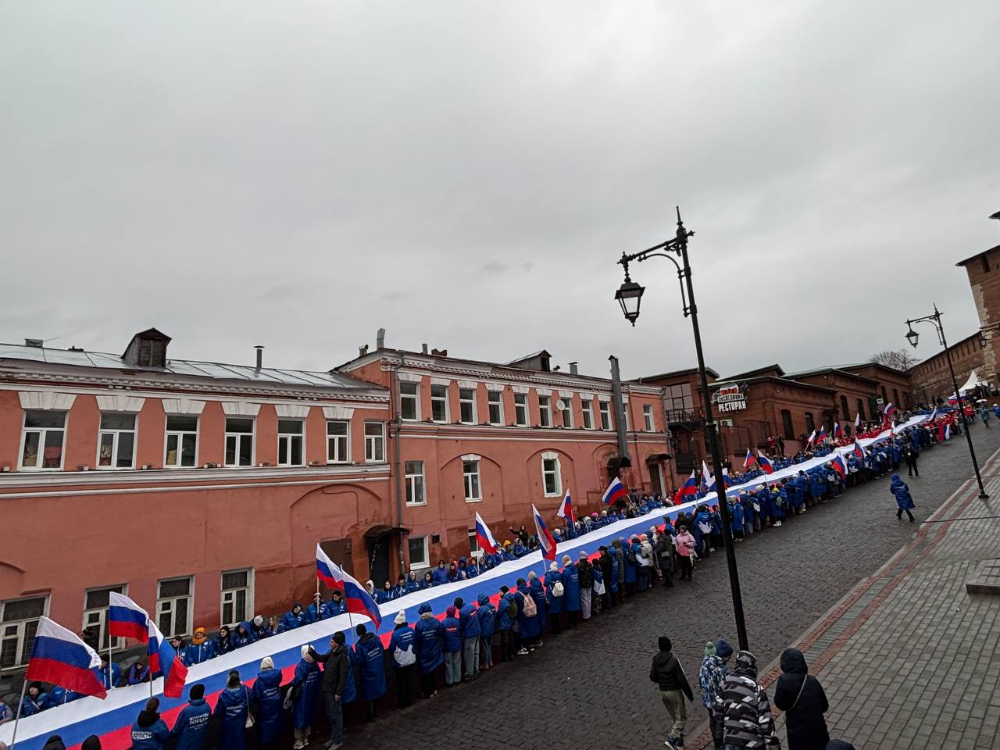    В шествии от Кремля до площади Народного единства приняли участие более 600 нижегородцев