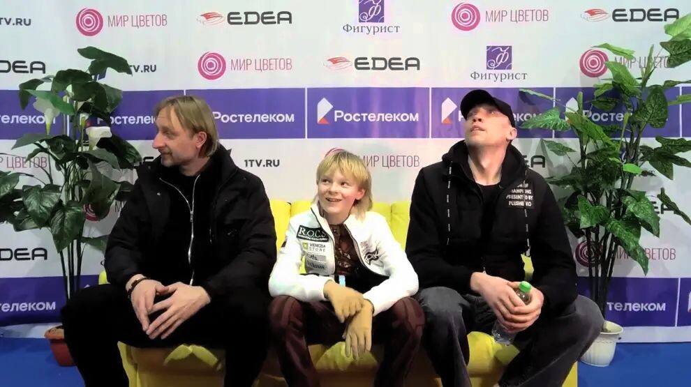 Говорят, что Александр зарабатывает больше, чем отец