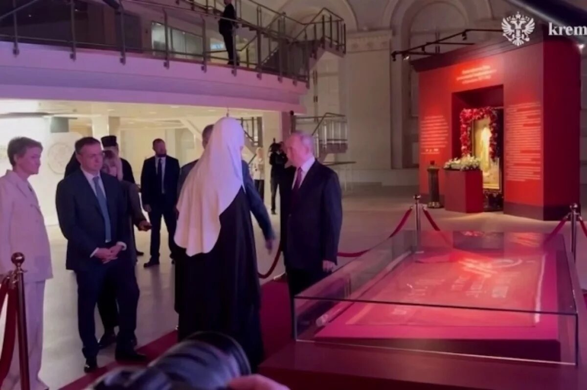    Путин посетил выставку «Православная Русь» в День народного единства