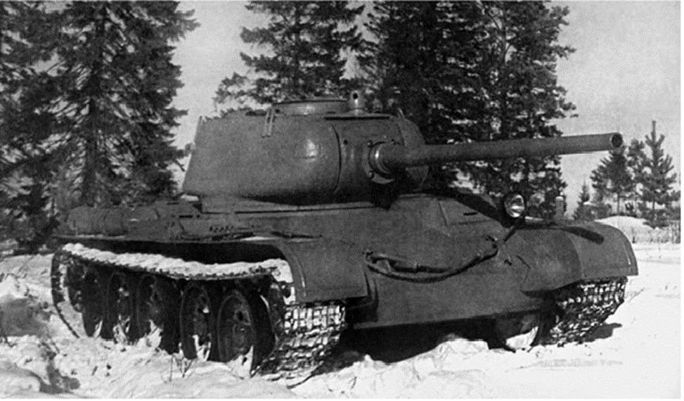Опытный образец №1 танка Т-44 с 85-мм пушкой Д-5Т. Февраль 1944 года. Из книги М.Барятинский "Все танки СССР в бою".
