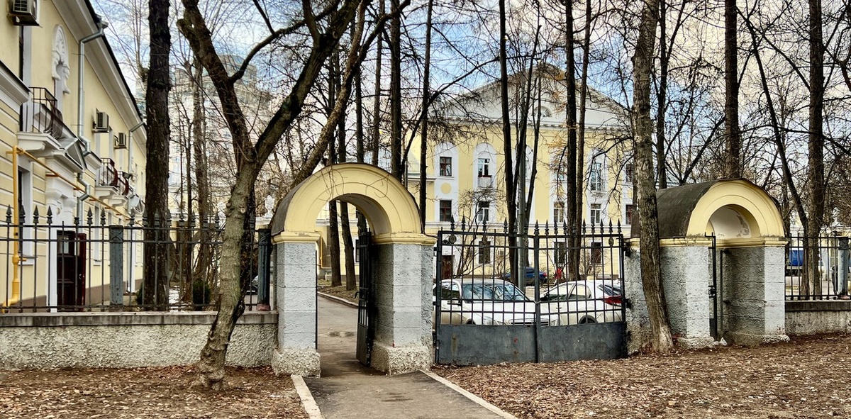 Источник: https://experience.tripster.ru/articles/dvory-moskvy/