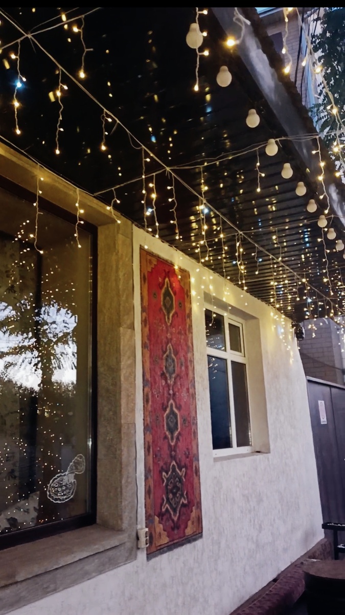 Город ещё в огнях