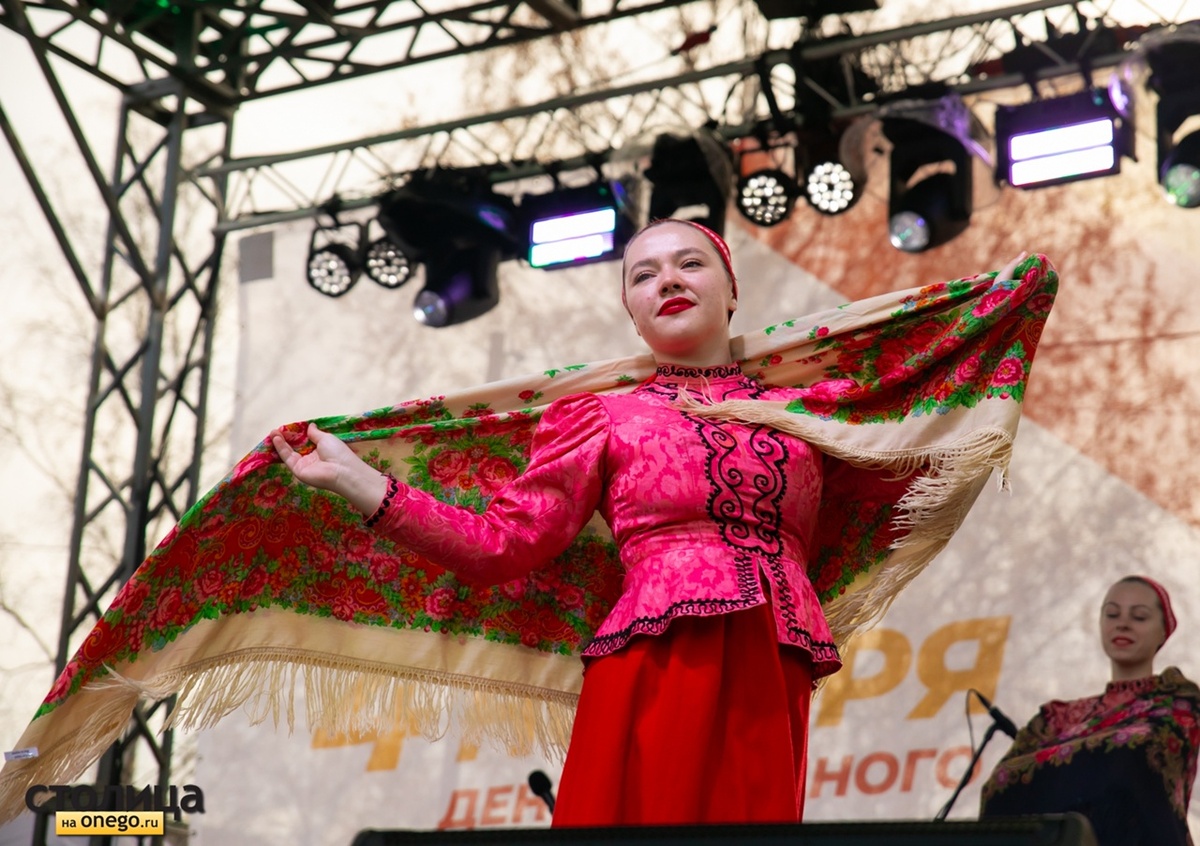    Крестный ход, фестиваль «Марьяне» и праздничные гуляния: как Петрозаводск отметил День народного единстваЛюдмила Корвякова