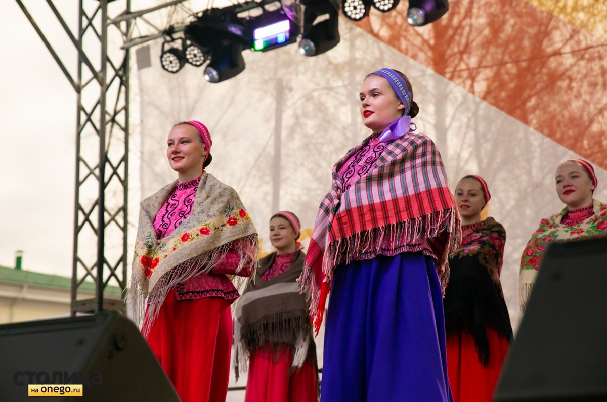    Крестный ход, фестиваль «Марьяне» и праздничные гуляния: как Петрозаводск отметил День народного единстваЛюдмила Корвякова