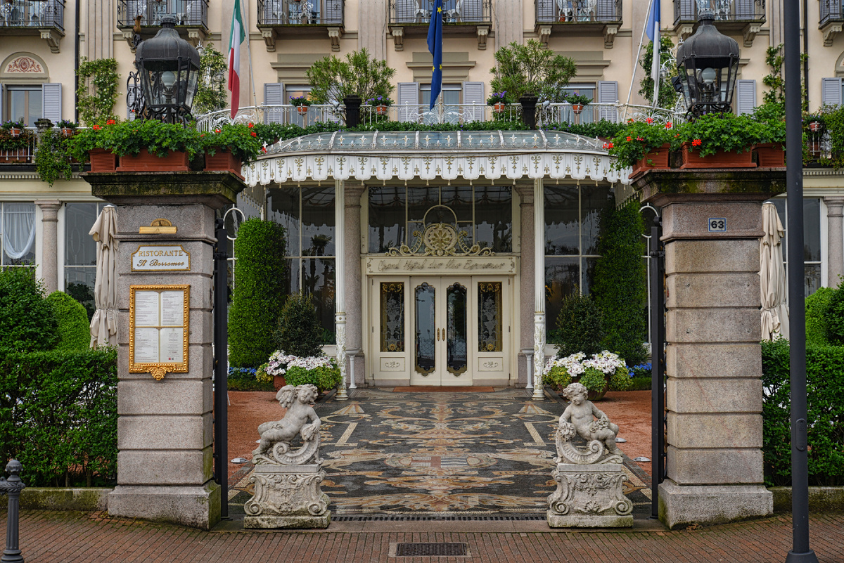 Стреза. Пьемонт. Италия. Вход в  Grand Hotel des Iles Borromées . Фотография А.Новикова. 2015