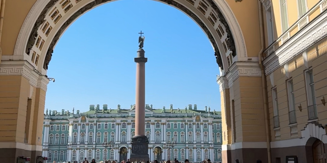 Где гуляли туристы в 2025 году: топ-20 достопримечательностей Петербурга