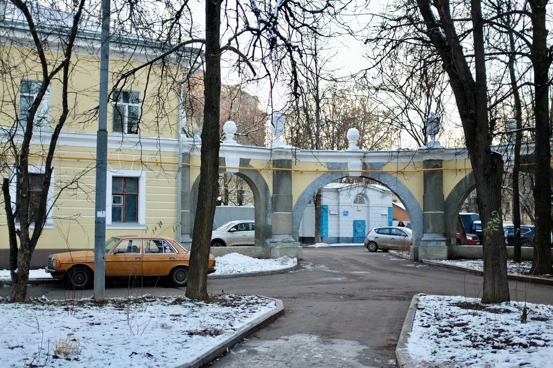 Источник: https://experience.tripster.ru/articles/dvory-moskvy/