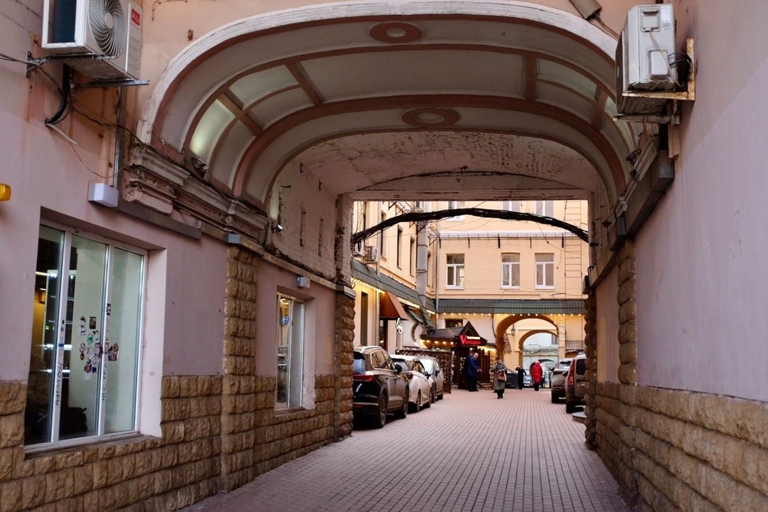 Источник: https://experience.tripster.ru/articles/dvory-moskvy/