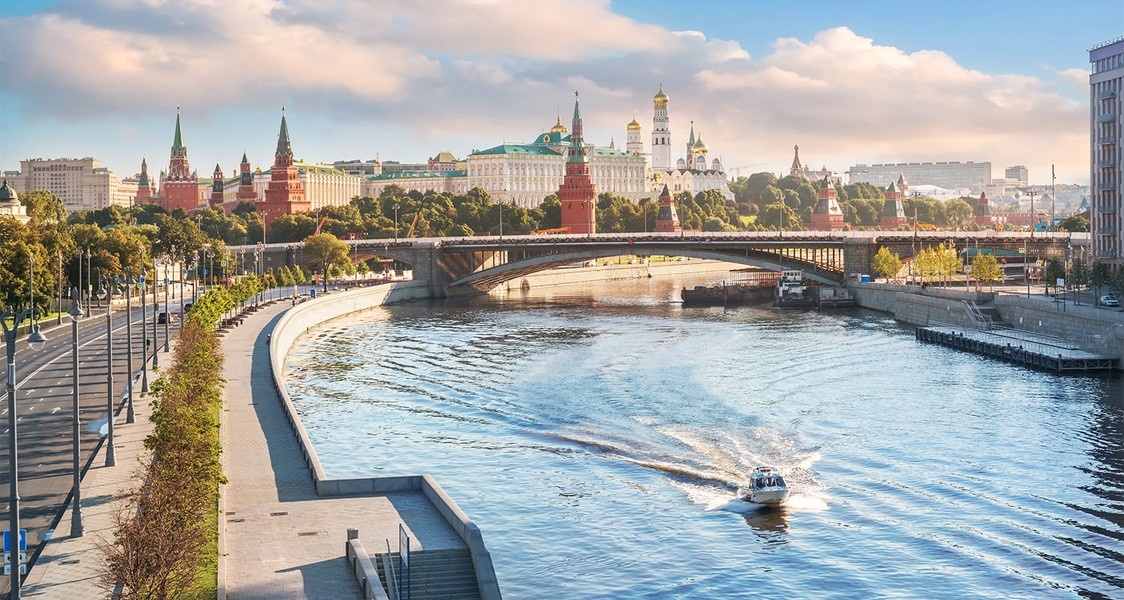 Источник: https://experience.tripster.ru/articles/10-samyh-krasivyh-naberezhnyh-v-centre-moskvy/