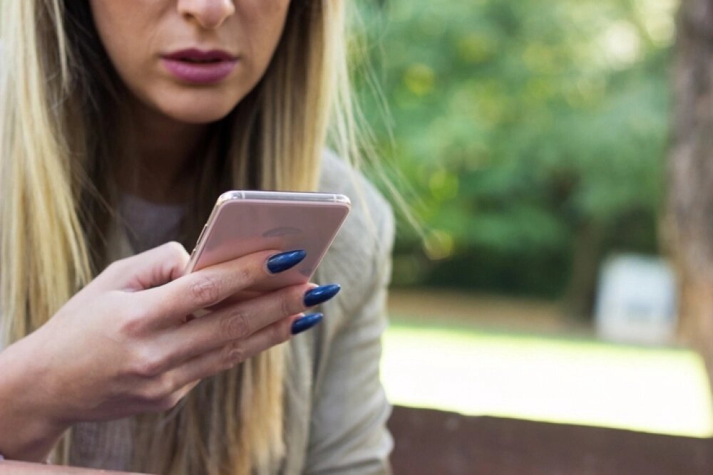    Видеть во сне последнюю версию любимой марки телефона — к хорошим новостям и к тому, что вскоре сновидец сможет устроиться на понравившуюся должность. Фото: istockphoto.com