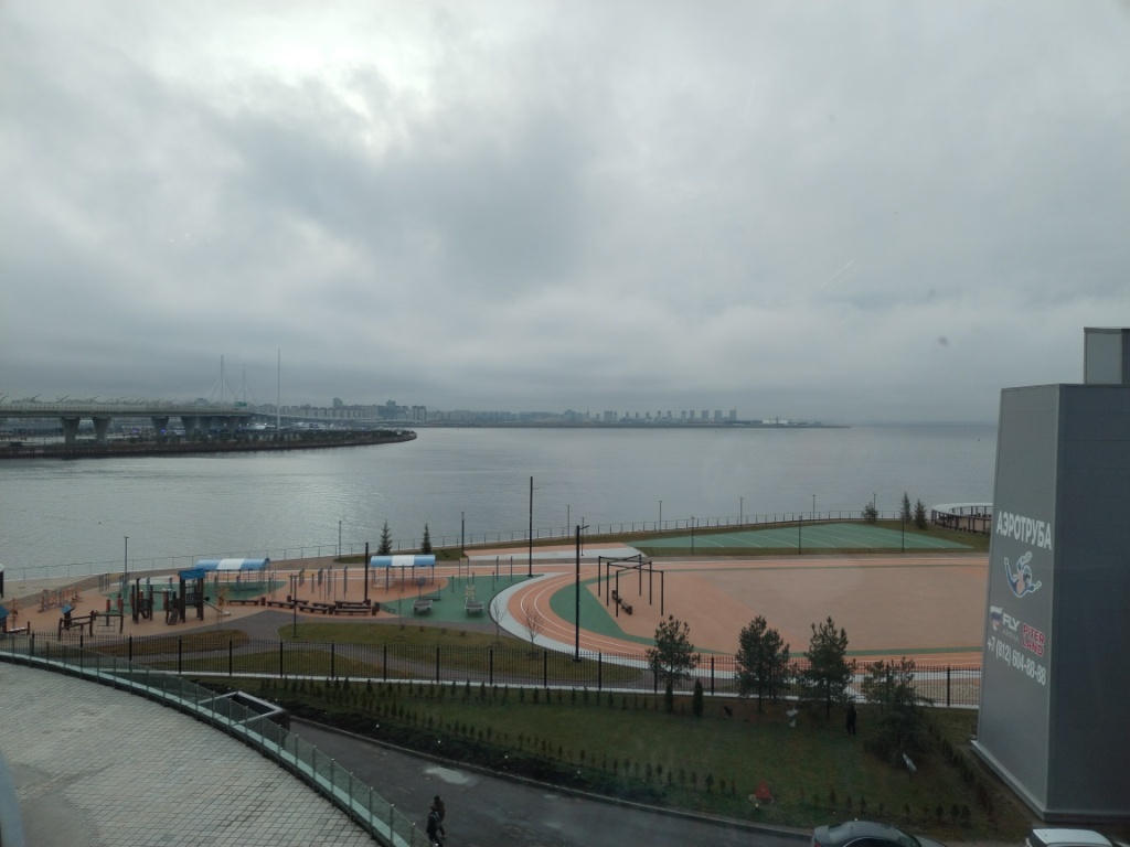 Снаружи серо, хмуро, холодно, а внутри пальмы, теплая водичка...