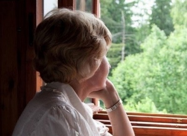 -Ольга была замужем. И у неё есть ребёнок. Девочка, лет пяти, живёт с бабушкой и дедушкой.