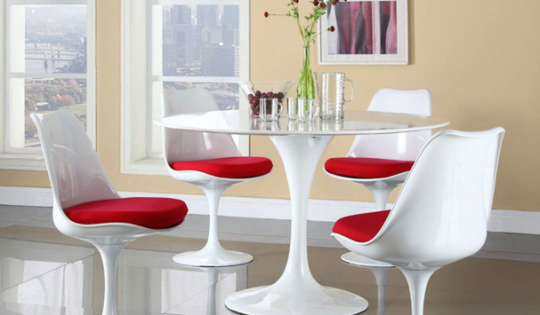 Пластиковая мебель в интерьере кухни