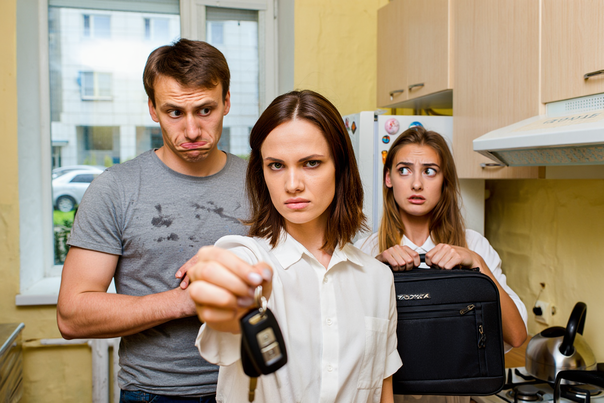 - Машину я покупала на свои деньги, так что не тебе решать, кому я её одолжу, - отрезала жена, забирая ключи у опешившего мужа