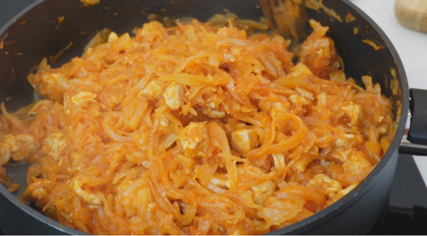 Не знала, что капусту тушить можно еще и таким способом: рецепт нашла в советской кулинарной книге