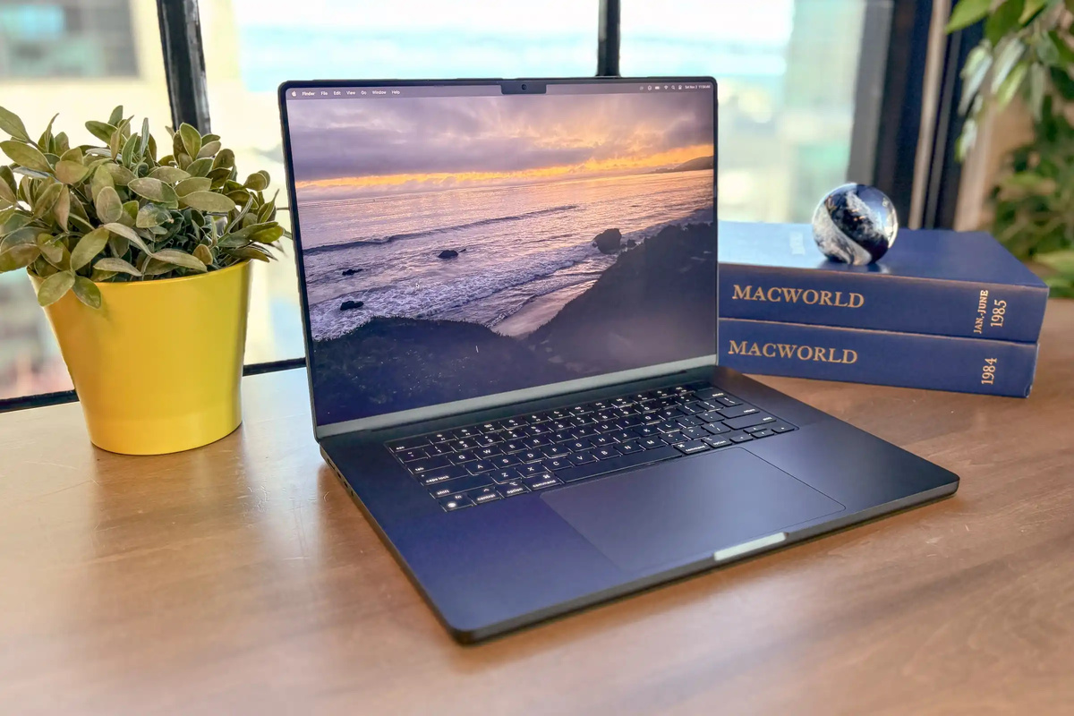    MacBook Pro M5Macworld