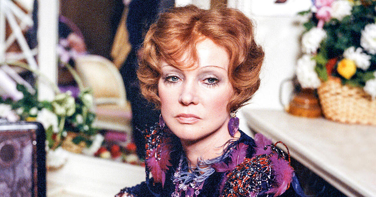 Красивое, женственное имя Людмила завоевало популярность благодаря балладе Василия Жуковского «Людмила» и поэме Пушкина «Руслан и Людмила». Оно наделяет девушку чертами характера, темпераментом, которые обусловливают её судьбу.