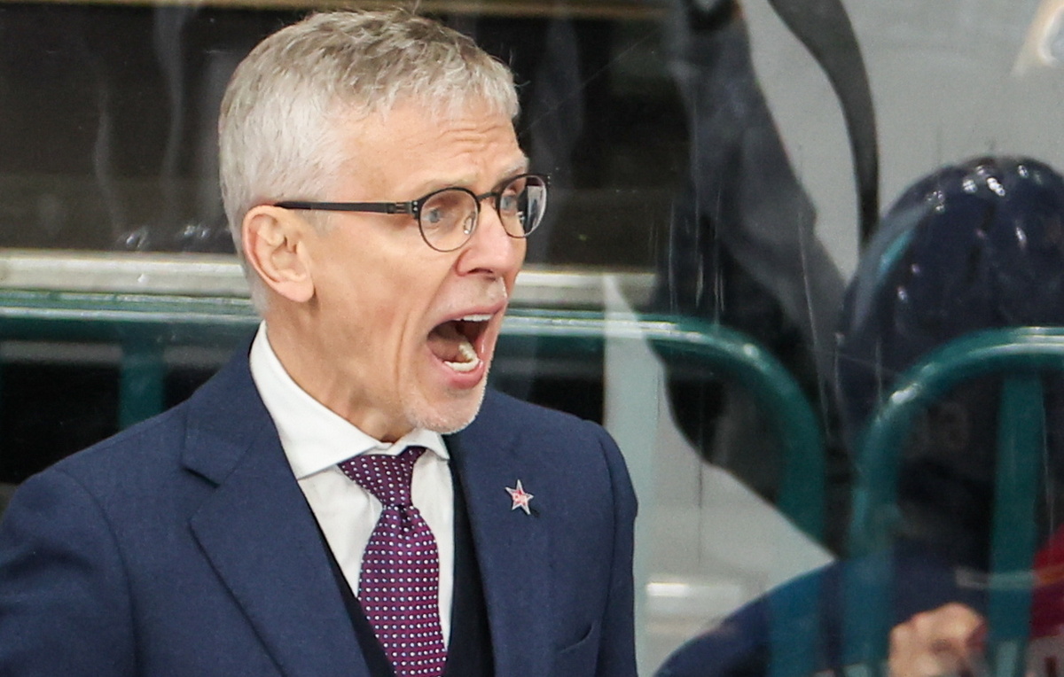    Главный тренер СКА Игорь Ларионов  Петр Ковалев/ТАСС