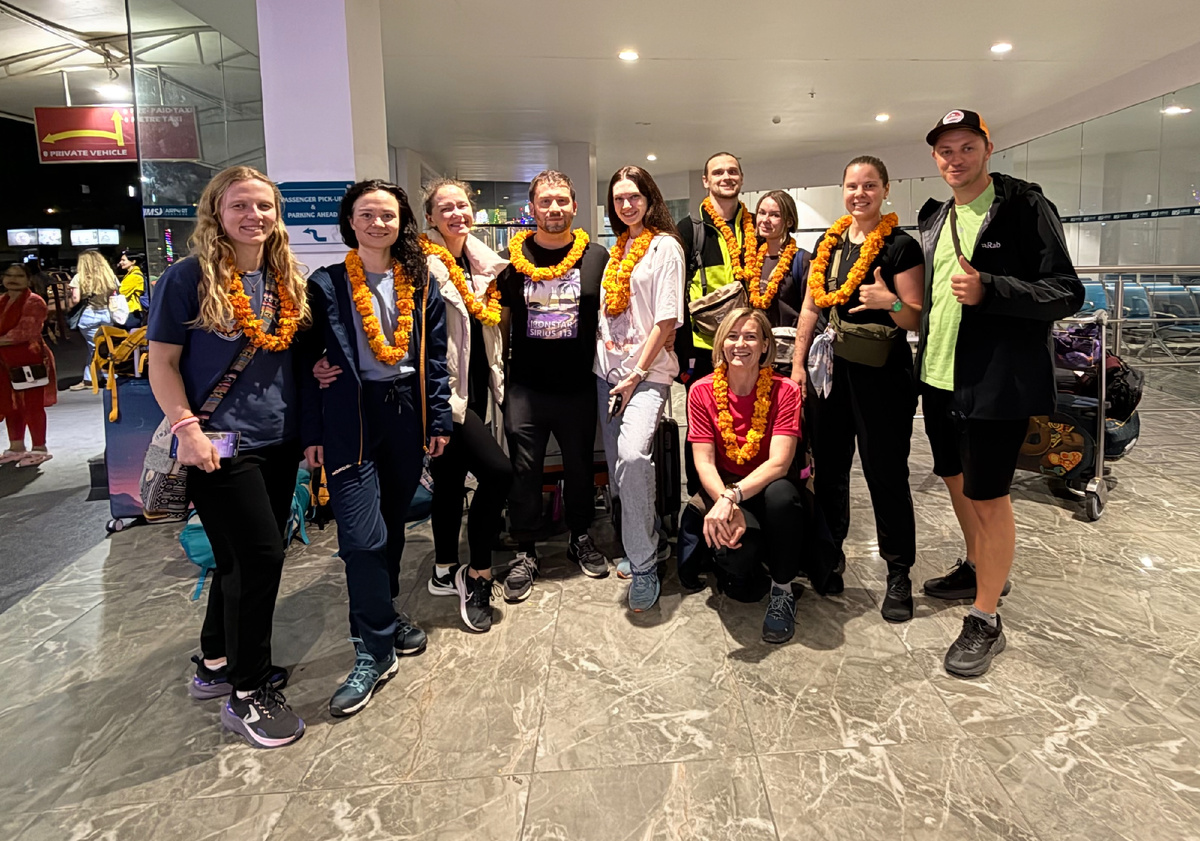 Часть полной группы, прилетевшая одним рейсом и не подозревавшая об этом