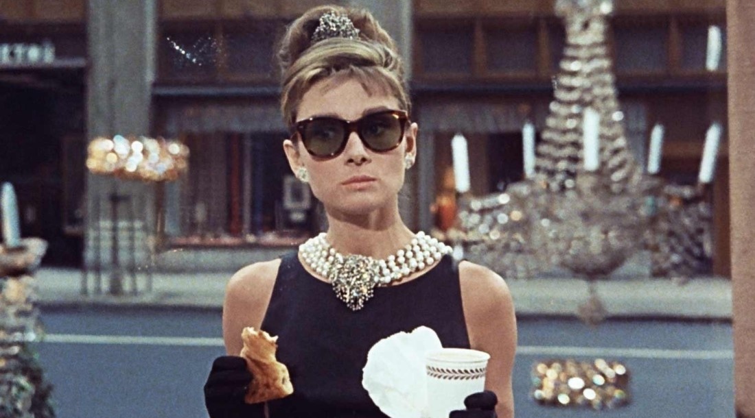     Одри Хепберн, кадр из фильма «Завтрак у Тиффани» (1961)